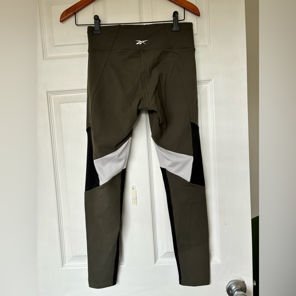 Like new Reebok workout tight - Picture 2 of 3